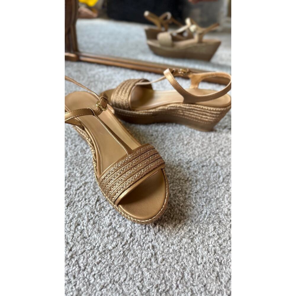 Stunning Stuart Weitzman Gold Espadrille Wedge Sandals Size 8 T-Strap Platform - Picture 5 of 7